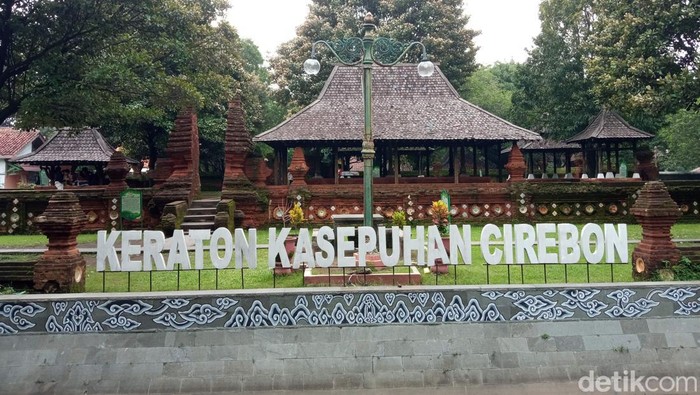 Soft launching Edu Heritage Cirebon-Jakarta di Keraton Kasepuhan Cirebon.