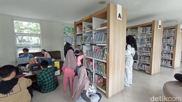 Suasana di Perpustakaan Gasibu.