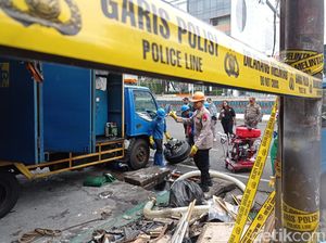 Basement Toko Bingkai Mampang Dilakukan Penyedotan Air agar Bisa Olah TKP
