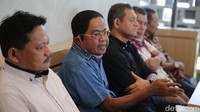 Sekretaris Tim Kerja Strategis (TKS) Prabowo-Gibran, Idrus Marham mengimbau para pendukung pasangan capres-cawapres 02 tidak turun ke jalan, sebagaimana imbauan Prabowo Subianto.
