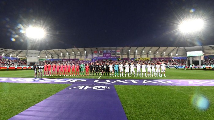 DOHA, QATAR - JANUARY 19: General view inside the stadium as players of both sides line up for the national anthem prior to the AFC Asian Cup Group D match between Vietnam and Indonesia at Abdullah Bin Khalifa Stadium on January 19, 2024 in Doha, Qatar. (Photo by Adam Nurkiewicz/Getty Images)