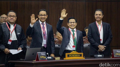 Capres-cawapres Anies Baswedan-Muhaimin Iskandar dan Ganjar Pranowo-Mahfud Md hadiri sidang putusan hasil Pilpres 2024 di MK. Keduanya hadir sebagai pemohon.