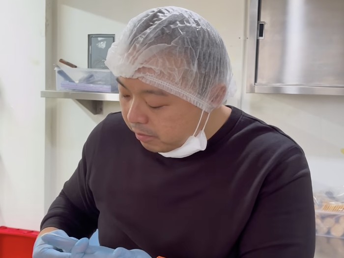 Bikin Chef Arnold KO di Ring Tinju, Ini Sosok Codeblu Saat Review Kuliner