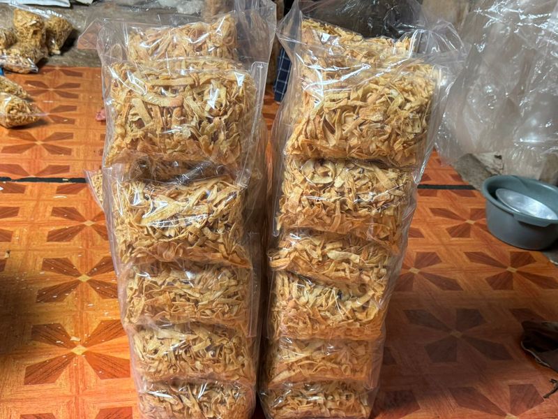 Bos Keripik Singkong Cipuy Renyah, Encih