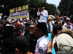 Din Syamsudin Berorasi di Tengah Massa Aksi Sidang Putusan Sengketa Pilpres