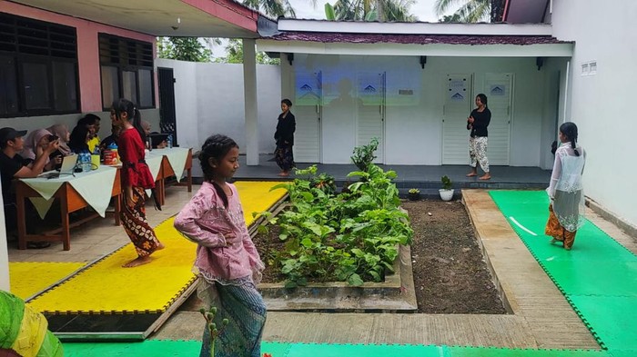 Fashion Show Toilet Sehat