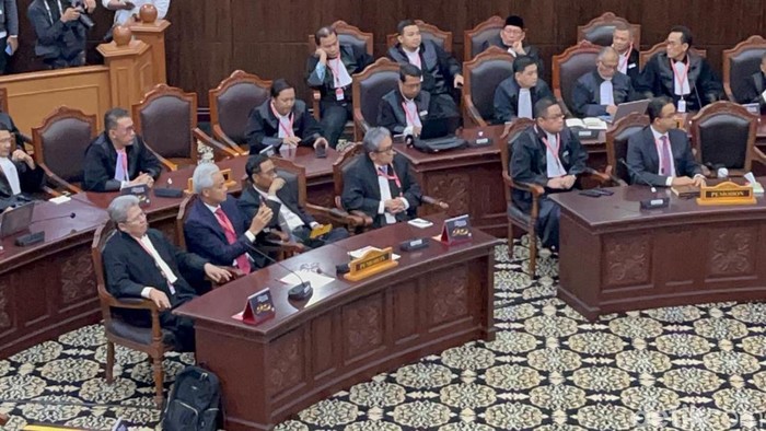 Ganjar-Mahfud di sidang putusan MK soal sengketa pilpres. (Anggi Muliawati/detikcom).