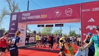 Event pertama dari seri ini, yang juga merupakan Prague Half Marathon ke-24, bertujuan untuk mendukung keberlanjutan lingkungan sekaligus memberikan dukungan kepada beberapa organisasi amal. Di antaranya adalah organisasi yang berfokus pada bantuan untuk orang-orang dengan gangguan penglihatan, anak-anak dan pasien geriatrik, serta pasien dengan sklerosis multipel. Event ini dihadiri 15.500 peserta dari seluruh dunia, dengan gelas Foopak Bio Natura tersedia di sepanjang rute lomba.