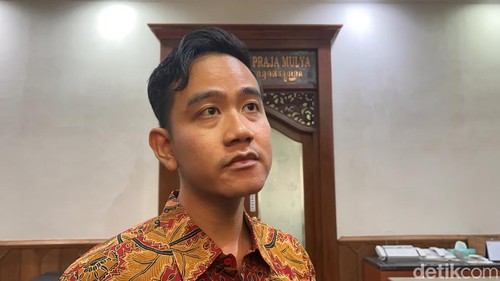 Gibran Rakabuming Raka di Balai Kota Solo, Senin (22/4/2024).