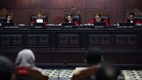 Ketua MK Suhartoyo membacakan langsung amar putusan permohonan Anies-Muhaimin.