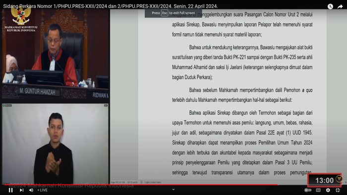 Hakim MK M Guntur Hamzah saat membacakan putusan gugatan tim AMIN