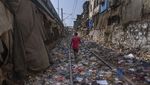 Hari Bumi, Banyak Sampah Plastik Berserakan di Mumbai