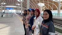 GM Corporate Secretary KCIC Eva Chairunisa menyebutkan, KCIC ingin membawa suasana peringatan Hari Kartini kepada para penumpang yang ada akan menggunakan layanan Whoosh. 