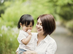 20 Puisi tentang Ibu Singkat 2 Bait yang Menyentuh dan Bermakna