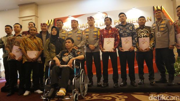 Ipda Ahmad Nurhadi dan istri Nunung Ivana saat ditemui detikJatim di Hotel Wyndham Surabaya