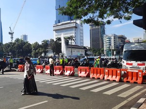 Jalan Medan Merdeka Barat Arah Harmoni Ditutup Jelang Demo Pagi Ini