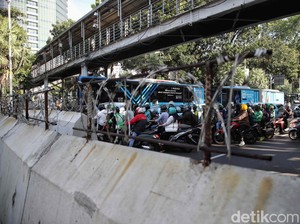 Video: Jelang Demo Indonesia Gelap, Jalan Medan Merdeka Barat Mulai Ditutup