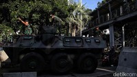 Sebelumnya, aksi unjuk rasa akan digelar di kawasan Jakarta Pusat jelang sidang pembacaan putusan sengketa Pilpres. Polisi meminta masyarakat untuk menghindari jalan di sekitar Mahkamah Konstitusi (MK).  