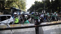 Massa akan menggelar demo jelang pengumuman hasil sidang Mahkamah Konstitusi di kawasan Monas, Jakarta Pusat, hari ini.  