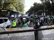 Jelang Sidang Putusan MK, Jalan Medan Merdeka Barat Arah Harmoni Ditutup