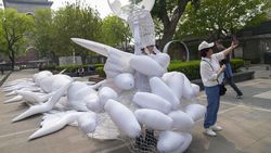 Karya Unik Seniman di China saat Peringati Hari Bumi Karya Unik Seniman di China saat Peringati Hari Bumi