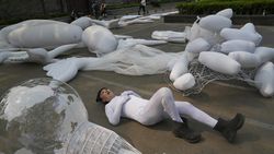 Karya Unik Seniman di China saat Peringati Hari Bumi Karya Unik Seniman di China saat Peringati Hari Bumi