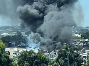 Kebakaran di Bandara Manila, 19 Kendaraan Dilalap Api