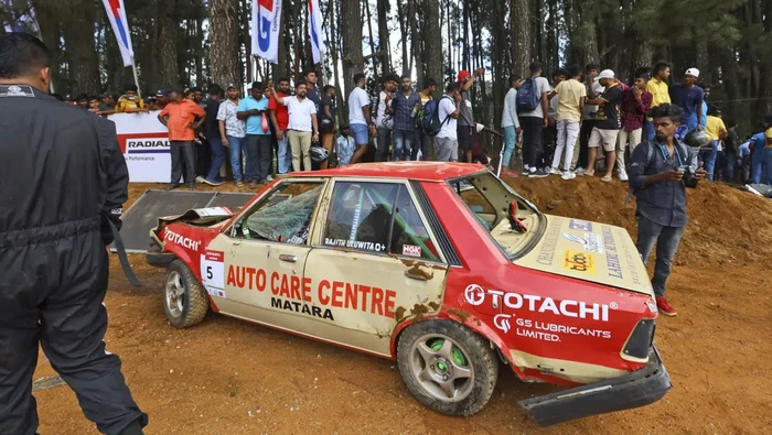 Kecelakaan saat balapan rally di Sri Lanka