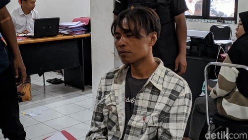 Komang Astika atau Nyoman Ariana, pria yang membunuh mantan istri di Mataram, NTB, ditangkap polisi.