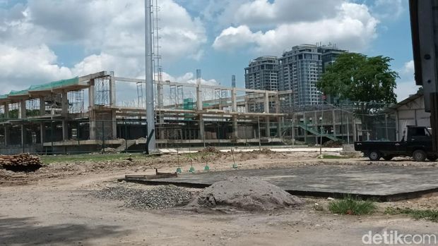Kondisi terkini proyek revitalisasi di kawasan Stadion Kebun Bunga, Medan. (Elisabeth Christina/detikSumut)