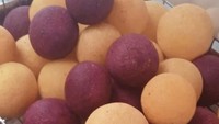 Bola Ubi di Karet Kuningan, Jakarta Selatan punya varian bola ubi lengkap. Ada original, topping susu, green tea sampai cokelat. Harganya dari Rp 20.000 per 8 pcs. Foto: Pool/Site Culinary