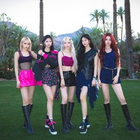 LE SSERAFIM yang digawangi Chaewon belum lama ini comeback dengan lagu CRAZY. Selain video klipnya, ada episode terbaru konten Leniverse yang ditunggu. Kanal YouTube mereka menghasilkan 22,7 miliar won atau Rp 256 miliar per tahun. Foto: dok. HYBE