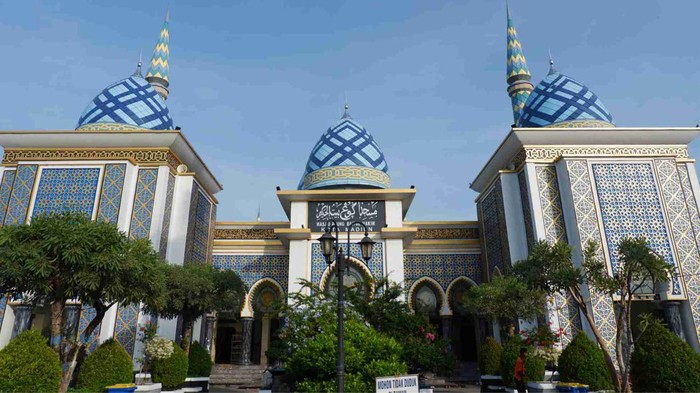 Masjid Agung Baitul Hakim Madiun.