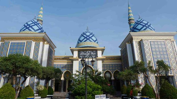 Masjid Agung Baitul Hakim Madiun.