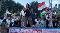 Keputusan MK hari ini merupakan keputusan yang inkracht. Keputusan itu sudah ditetapkan hari ini, kata salah satu orator berkaos dengan tulisan Brigade Gerakan Pemuda Islam dari atas panggung melalui alat pengeras suara.
