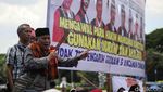 Massa Demo Masih Bertahan di Patung Kuda