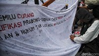 Seperti diketahui, massa aksi mulai berdatangan ke kawasan Patung Kuda, Jakarta Pusat (Jakpus), sejak pagi tadi.