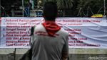 Massa Demo Masih Bertahan di Patung Kuda
