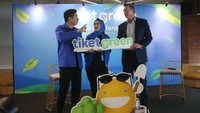 (Kiri-Kanan) Gaery Undarsa, Co-Founder & Chief Marketing Officer tiket.com, Cisyelya Bunyamin, SVP of Accommodation tiket.com, John Flood, Chief Executive Officer of Archipelago International saat peluncuran tiket Green di Jakarta, Senin (22/4/2024). 