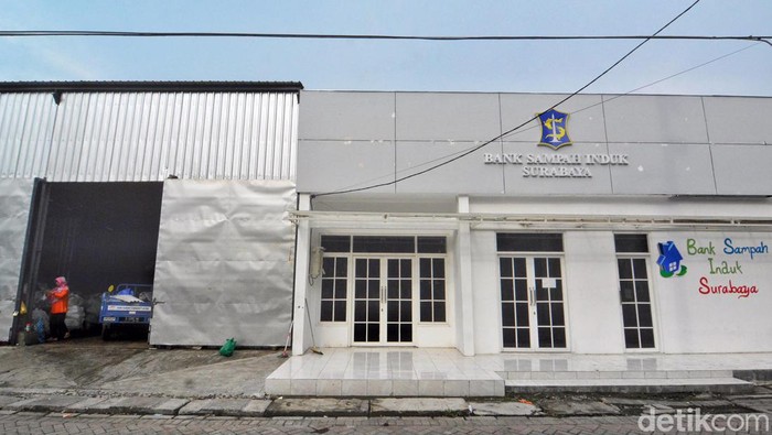 Menilik Bank Sampah di Surabaya Menilik Bank Sampah di Surabaya