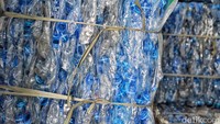 Bahkan untuk nasabah secara kelompok atau per RT bisa mencapai 250 kilogram sampah plastik.