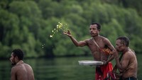 Buka Sasi Laut adalah sebuah sistem adat dalam mengelola sumber daya alam di daratan maupun lautan.