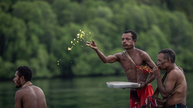 Ciri Khas 18 Suku di Indonesia, Aneka Tradisi Kalimantan hingga Papua (2)