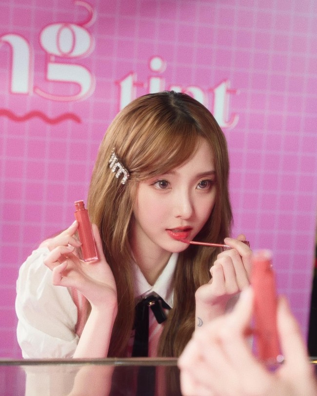 Kabar kencan None dan Bright sendiri belum mendapat konfirmasi dari kedua belah pink. Namun di media sosial, kebersamaan keduanya mendapat sambutan yang cukup baik dari para penggemar meski banyak yang mengaku terkejut dengan kedekatan mereka. Foto: Instagram @nenevader