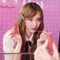 Kabar kencan None dan Bright sendiri belum mendapat konfirmasi dari kedua belah pink. Namun di media sosial, kebersamaan keduanya mendapat sambutan yang cukup baik dari para penggemar meski banyak yang mengaku terkejut dengan kedekatan mereka. Foto: Instagram @nenevader