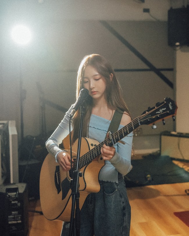 Nene sendiri dikenal sebagai penyanyi juga aktris asal Thailand keturunan China. Wanita 26 tahun tersebut mulai dikenal publik setelah menjadi trainee dalam kompetisi bakat China, Chuang 2020. Foto: Instagram @nenevader