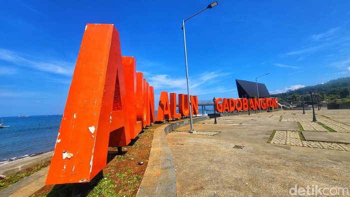 Ornamen huruf alun-alun Gadobangkong Sukabumi