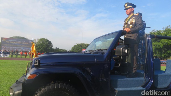 Panglima TNI Jenderal TNI Agus Subiyanto saat memimpin upacara HUT ke-78 TNI AU di Lapangan AAU DIY, Senin (22/4/2024).
