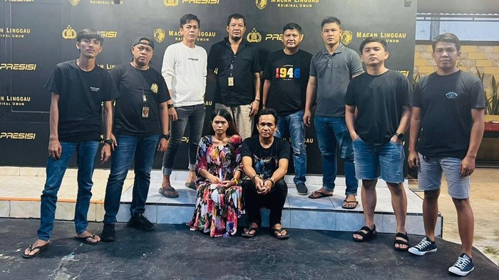 Pasutri asal Bengkulu diringkus karena kompak mencuri mobil pikap di Lubuklinggau.