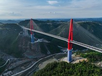 Penampakan Jembatan Sungai Longli di China yang Bakal Dibuka Bulan Depan